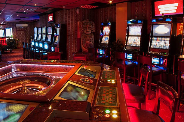bluey Android app showing Liga 1 fixture list and live-dealer table interface